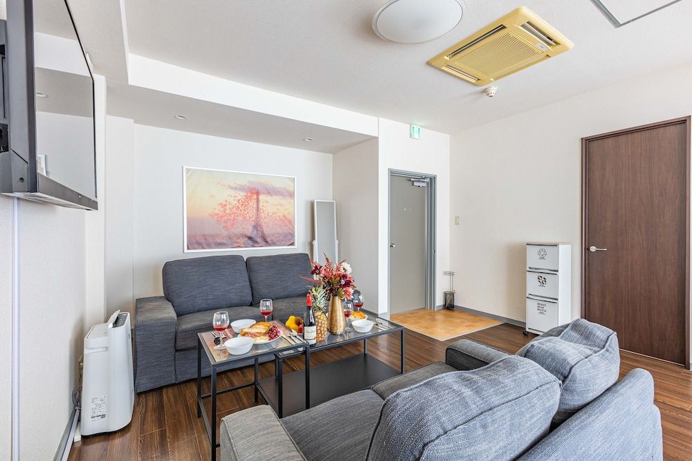 ART NAMBA HIGASHI ART NAMBA HIGASHI 6F No Somking 18