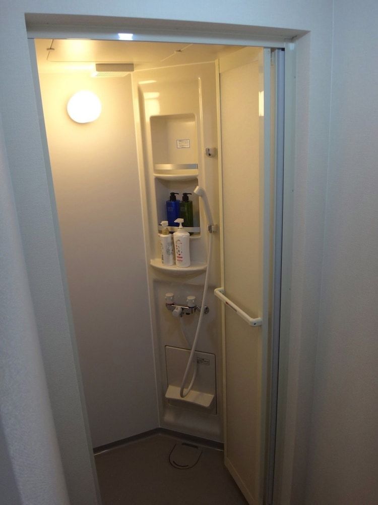 Shared Dormitory, Men only