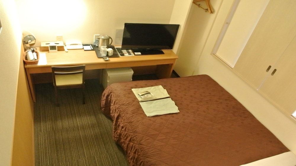Small Double Room, Smoking