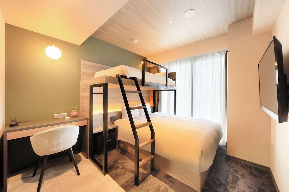 Superior Queen Room Room + Bank Bed, Non Smoking