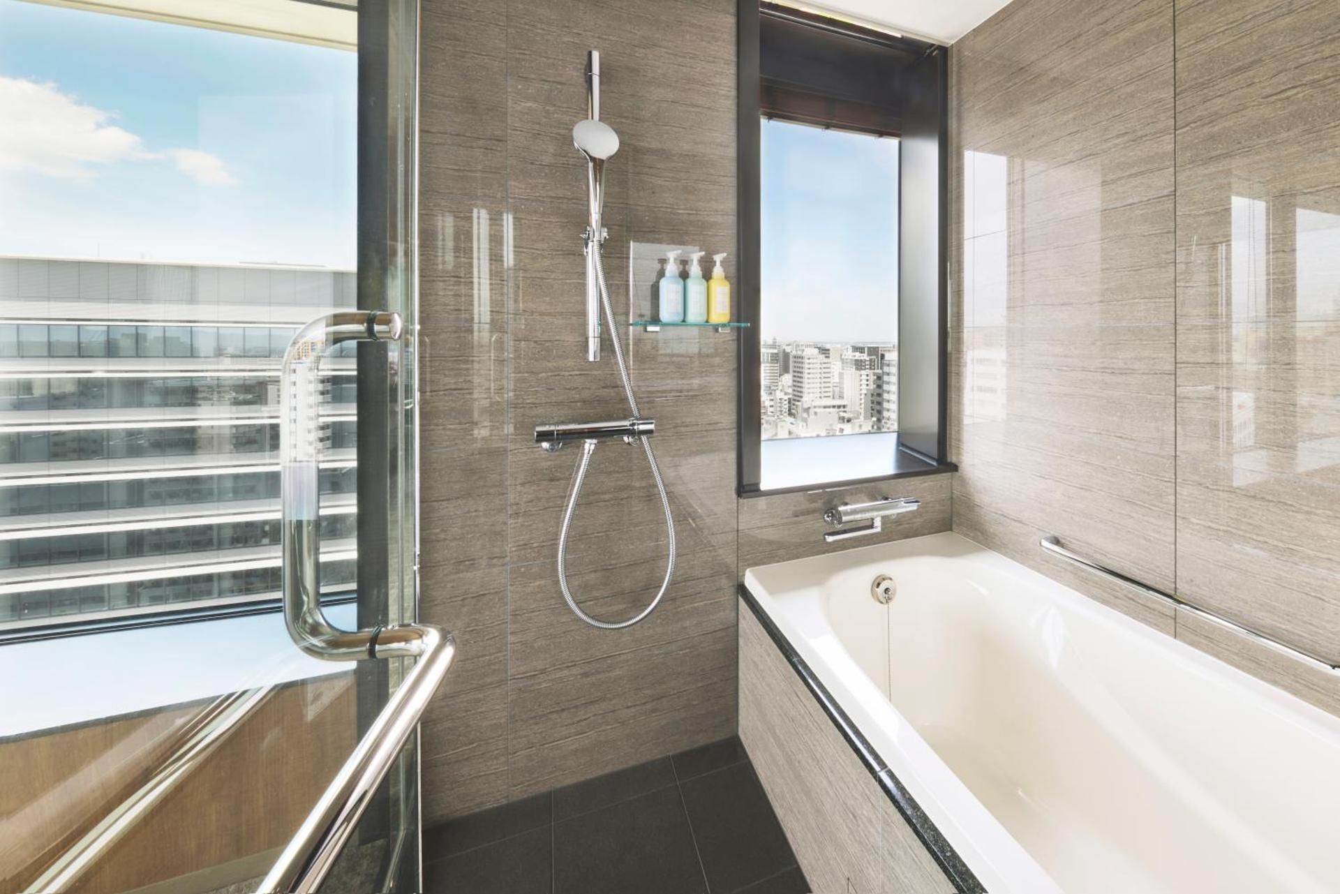 Sky Floor Corner Deluxe Twin Room - Non-Smoking