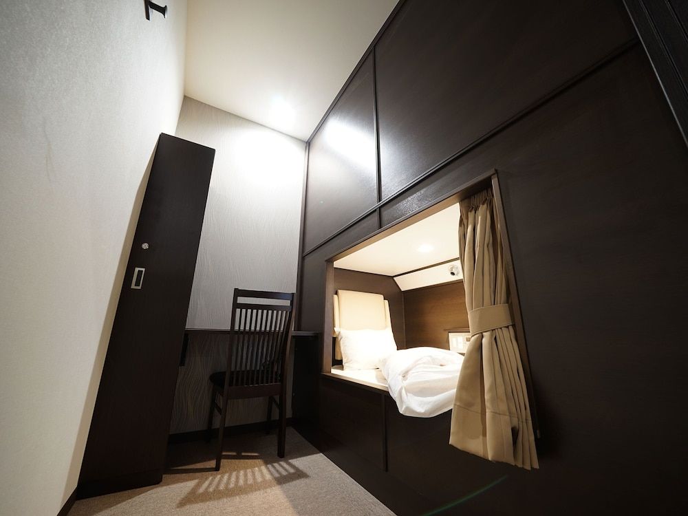 Semi-Private Premium Cabin - Men Only, Non Smoking