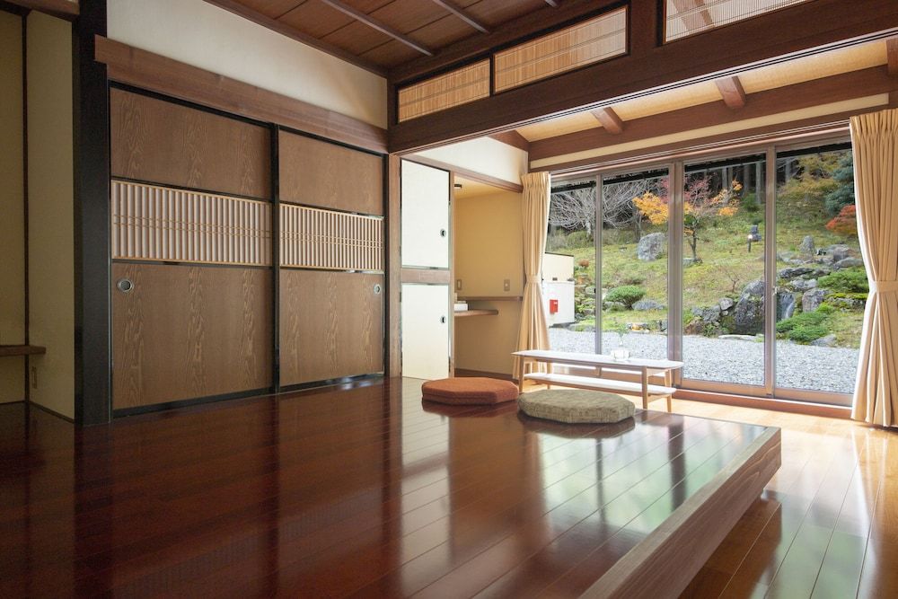 MANSAKU (with Meditation Experience), Non Smoking
