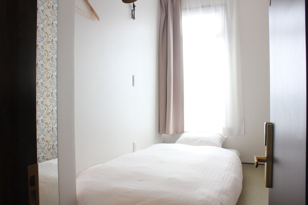 Single Room with Shared Bathroom