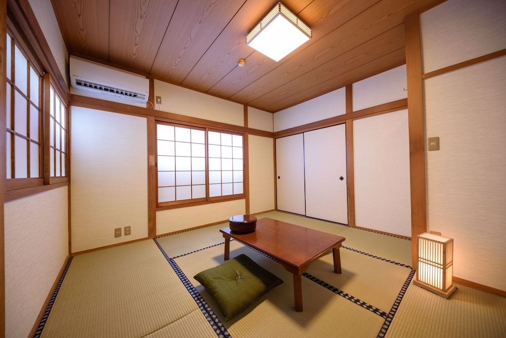 Economy Japanese Style room with Shared Toilet