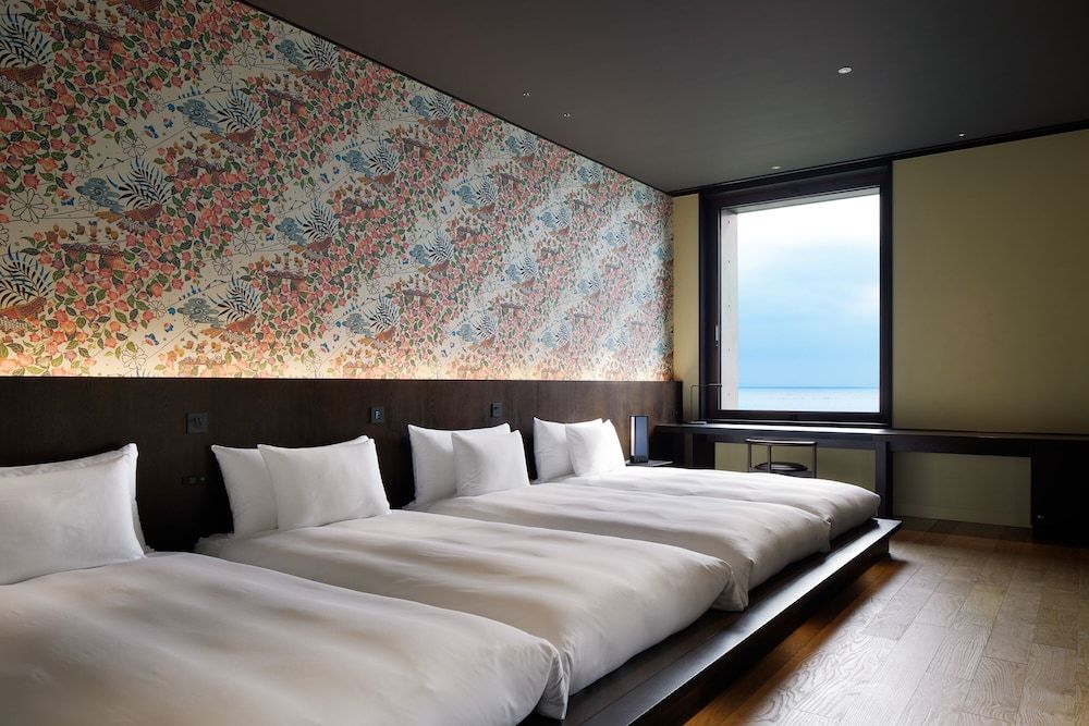 Fushi (Deluxe Oceanfront Suite)