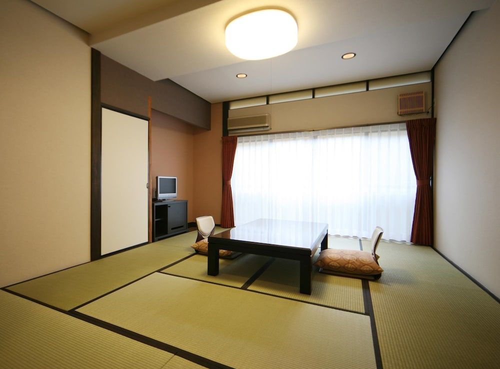 Japanese Style Twin Room with Private Toilet and Shared Bath (8 Tatami-mats)