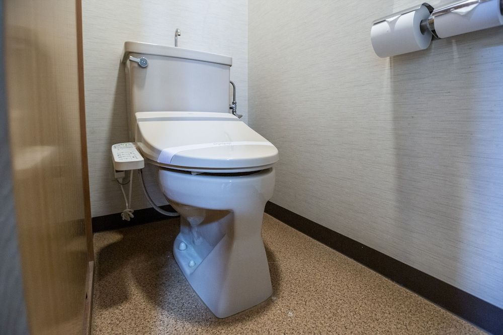 Japanese Room with Shared Washroom- Family, Smoking