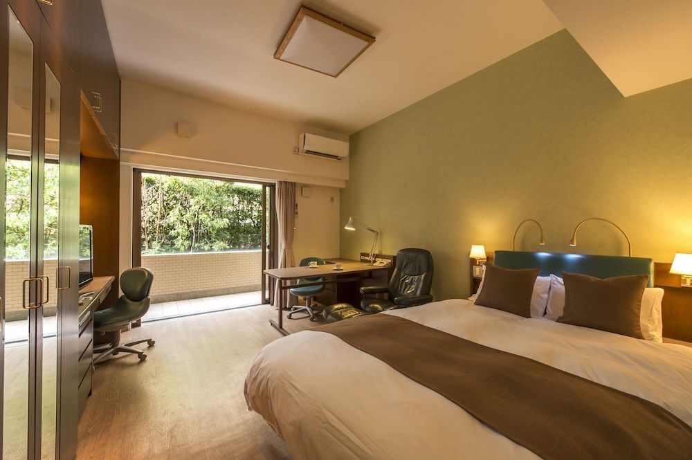 Executive Suite, Kitchen
