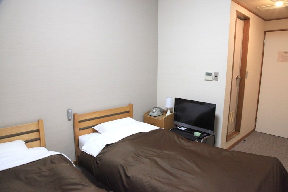 Economy Twin Room with Private Bathroom