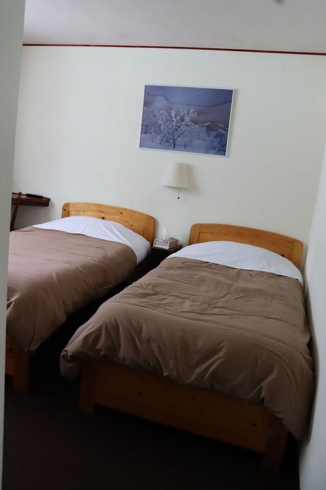 Niseko OAC Lodge Deluxe Twin Room 4