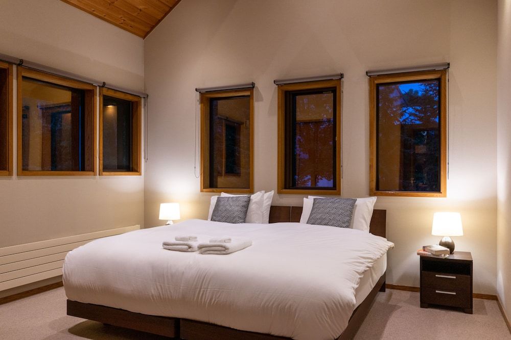 undefined Starchase by H2 Life