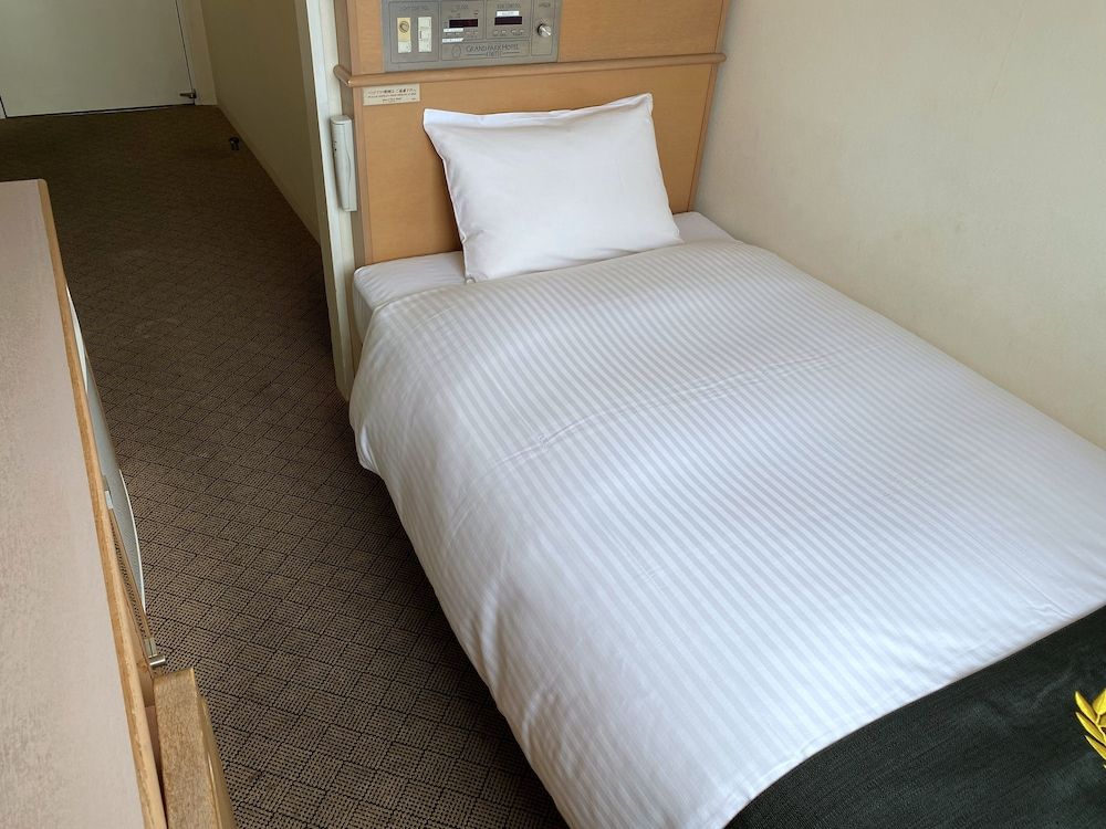 Single Room, Smoking