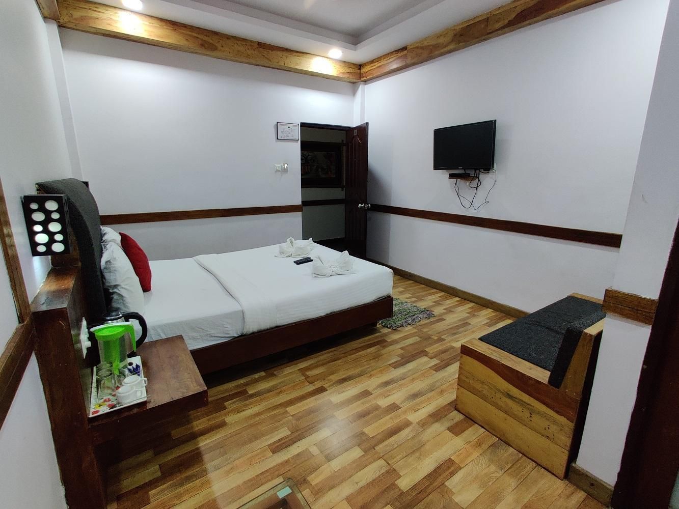 Hotel Driftwood Deluxe Room 3