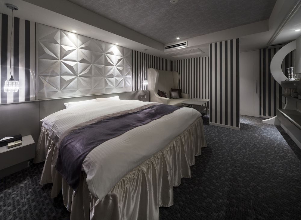 N Hotel [Non-Smoking]Deluxe Double Room, 1 King Bed 4