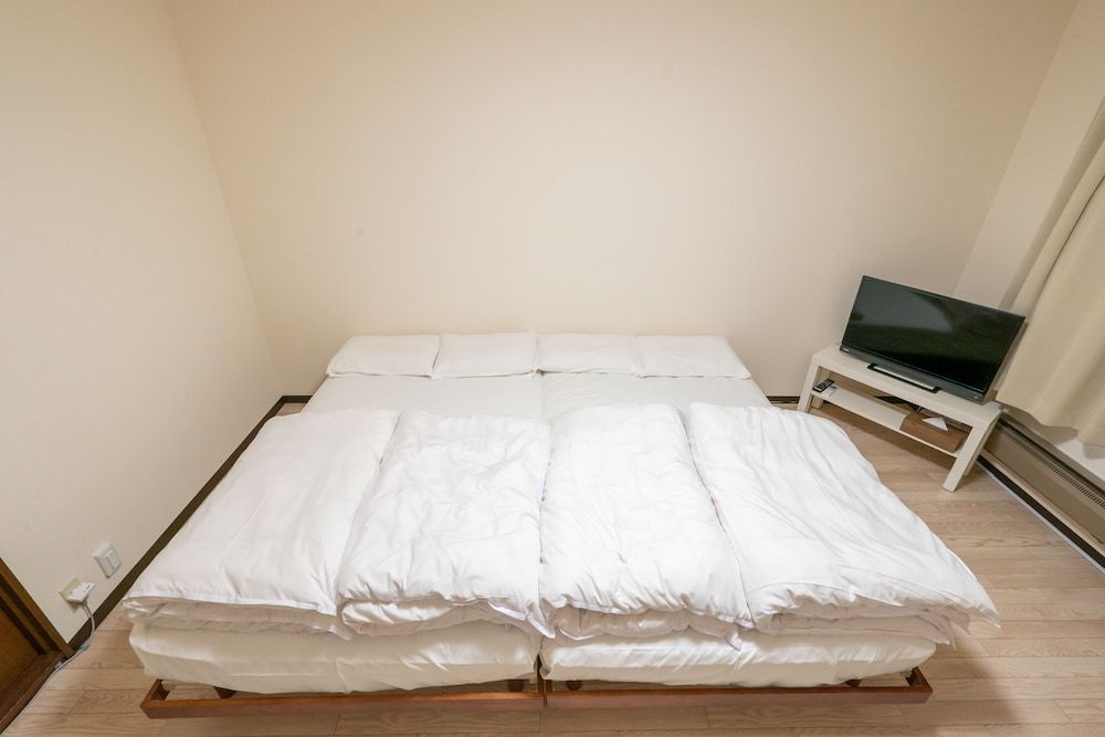 Apartment (202)