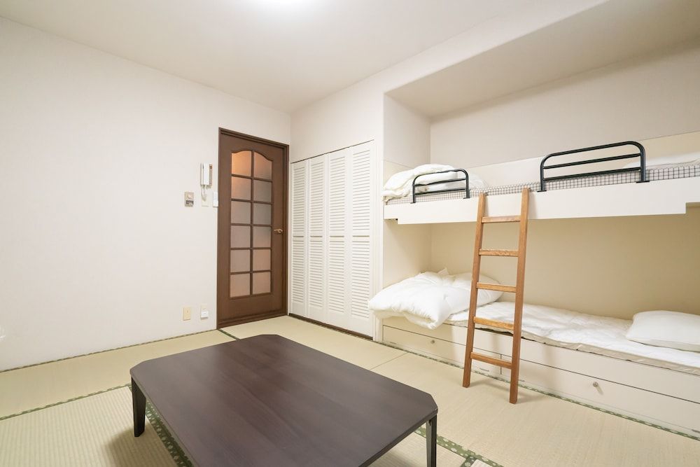 Apartment (313)