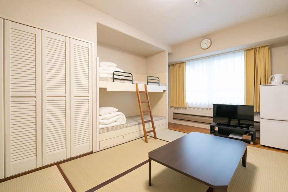 Apartment (513)