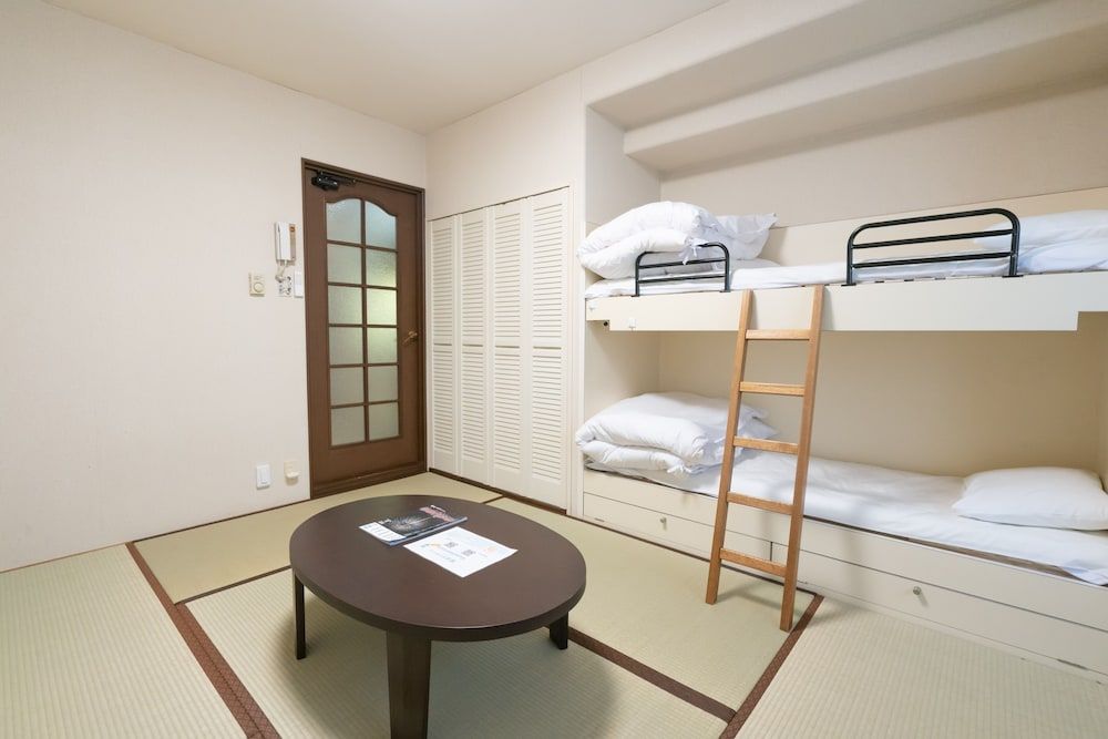 Apartment (610)