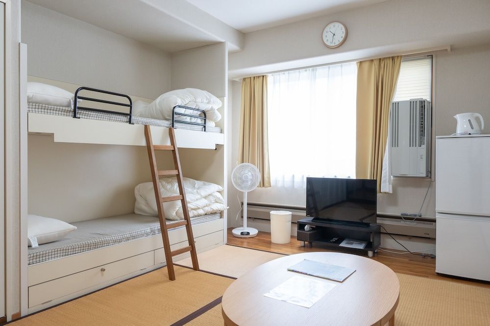 Apartment (702)