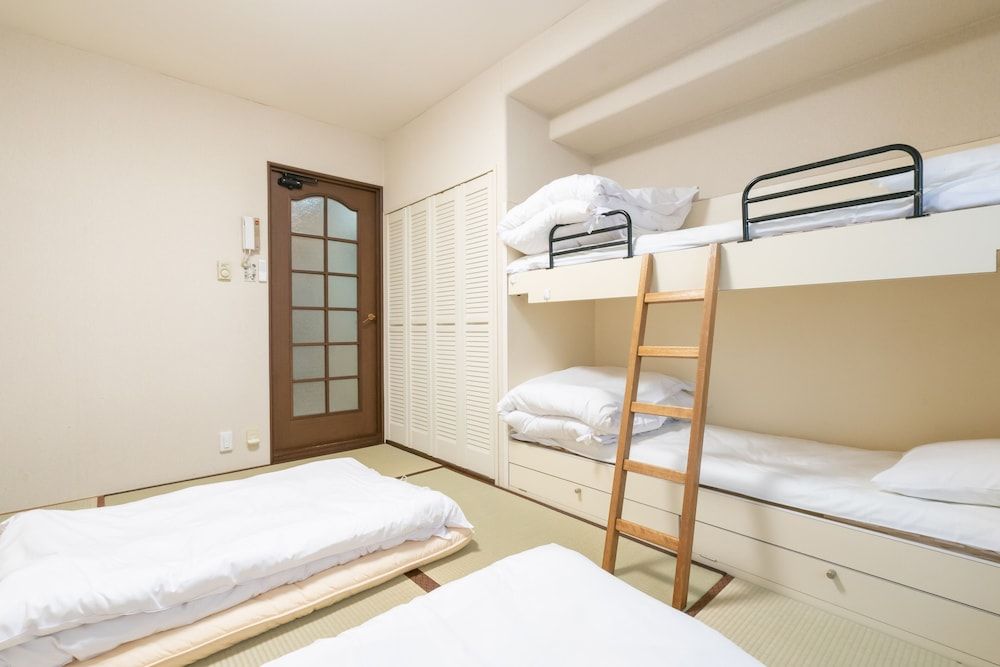 Apartment (610)