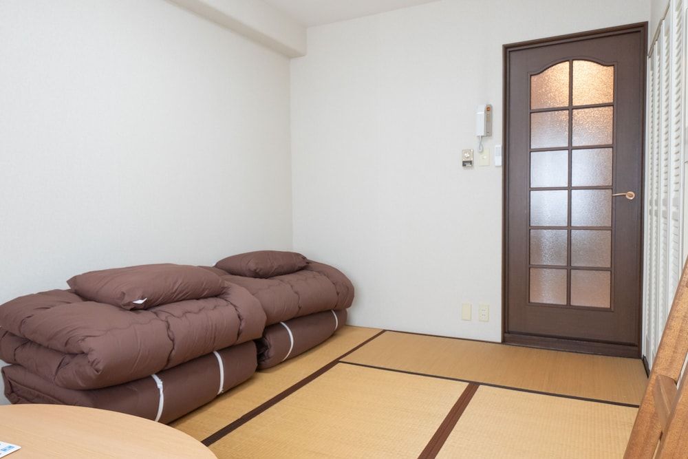 Apartment (702)