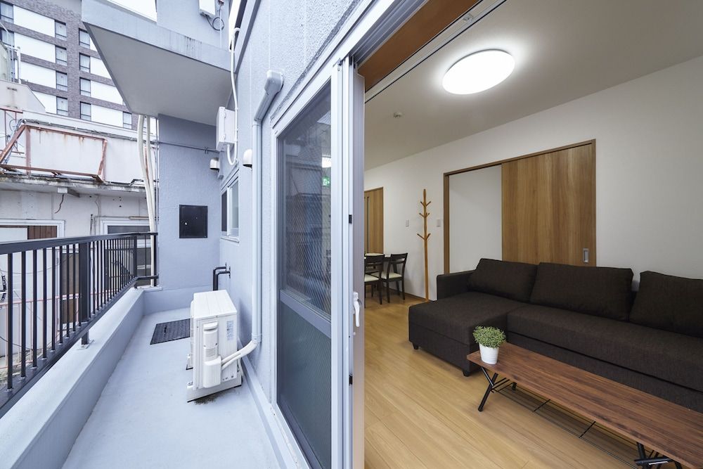 Apartment (402)