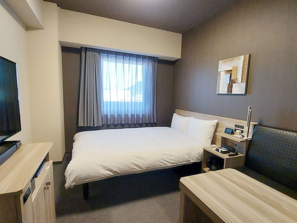 Small Double Room, Smoking
