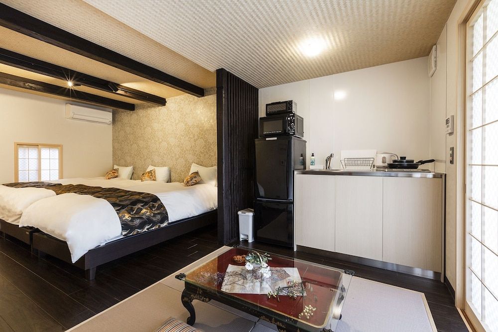 undefined Higashiyama Jin