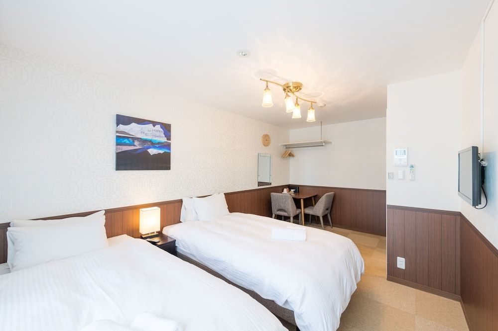 Floral Green Maple House Comfort Double Room