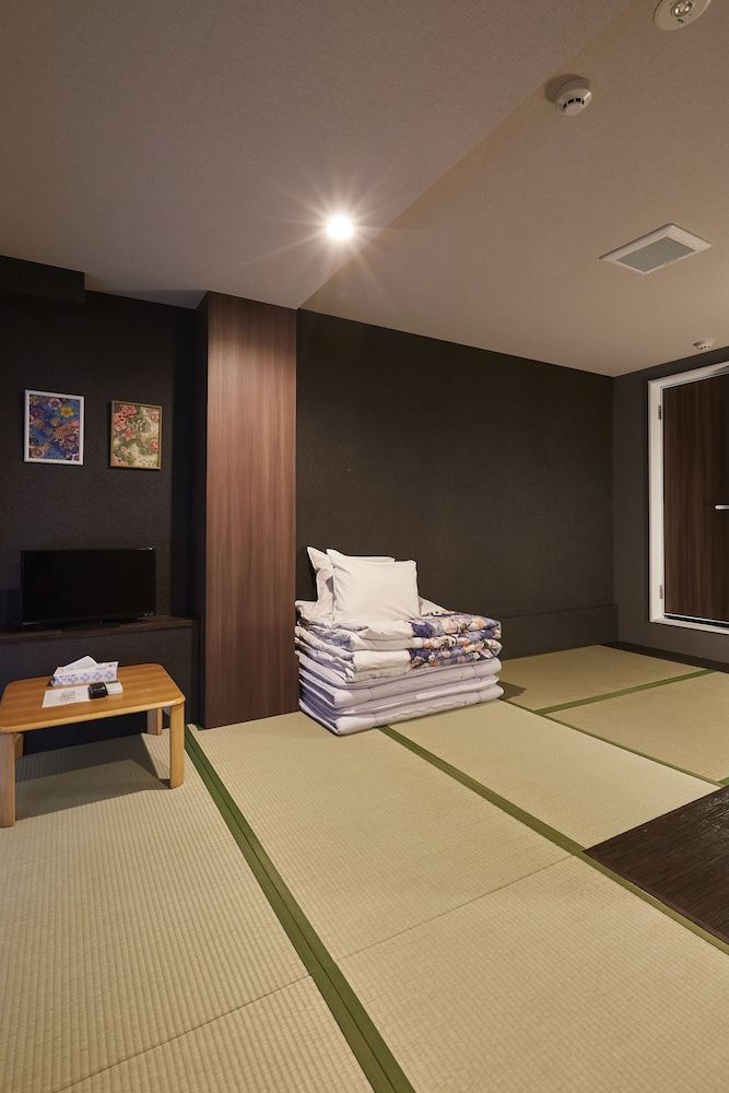 U-stay kyotogosho Superior Triple Room 3