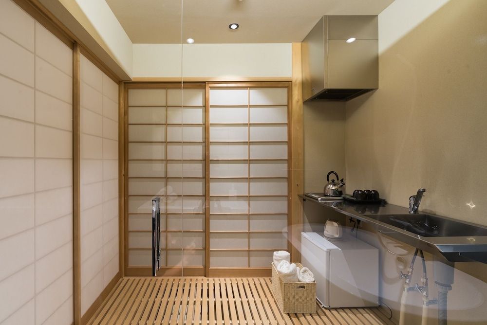 Lica's Room Traditional Apartment 5