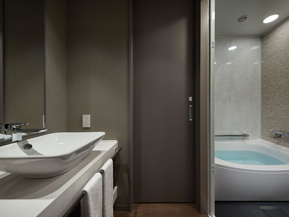 Hotel Vischio Kyoto by GRANVIA  Moderate Double Room with King Bed 3