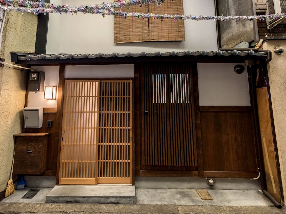 undefined Fans House 2