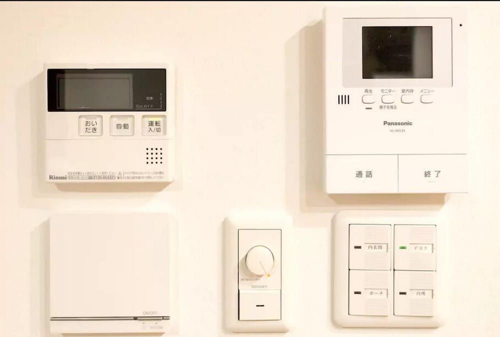 undefined Fans House 9