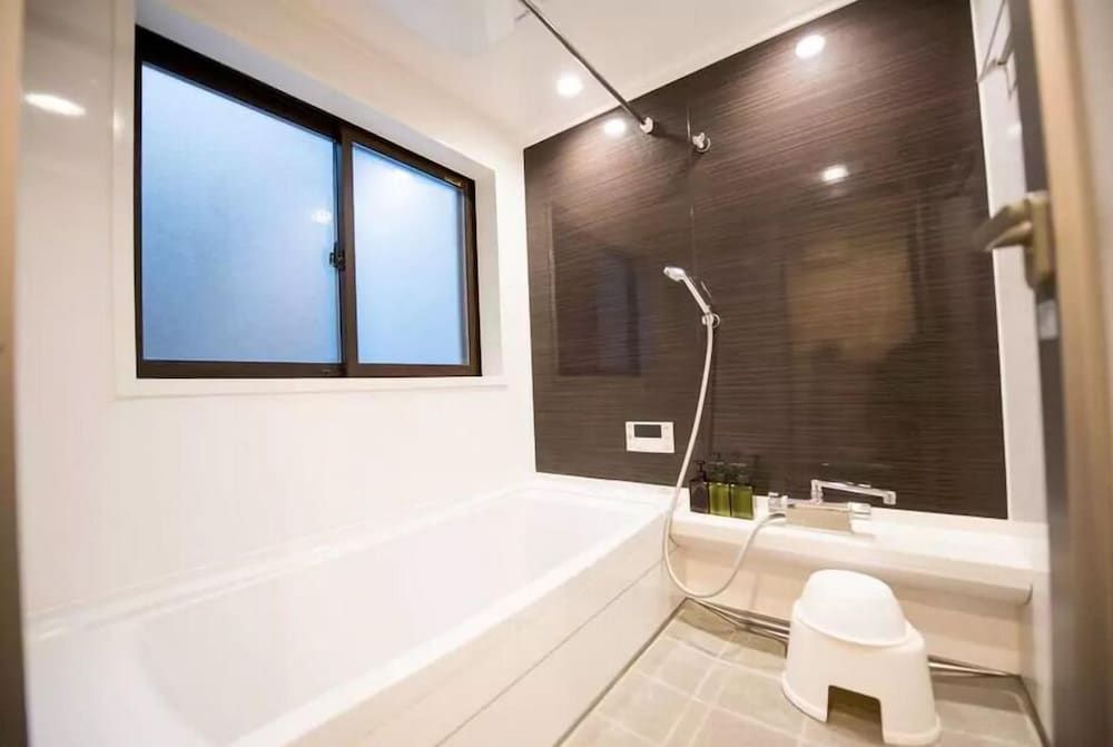 undefined Fans House 10