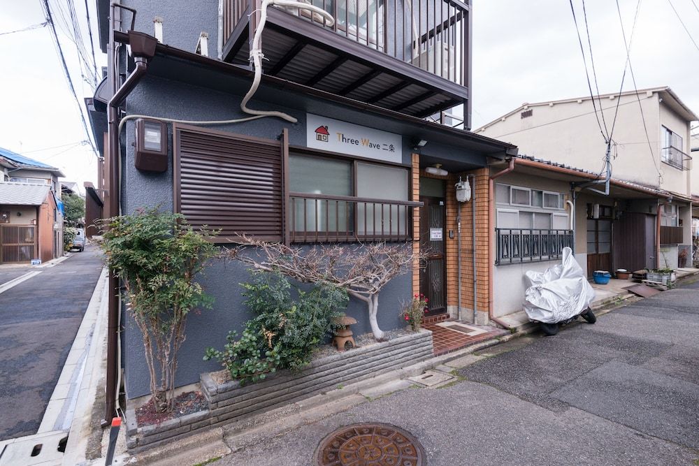 undefined Three Wave Nijo 4