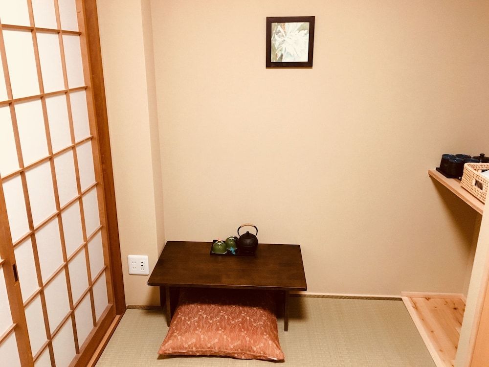 Bichiku Yasaka Deluxe Single Room with Balcony 4