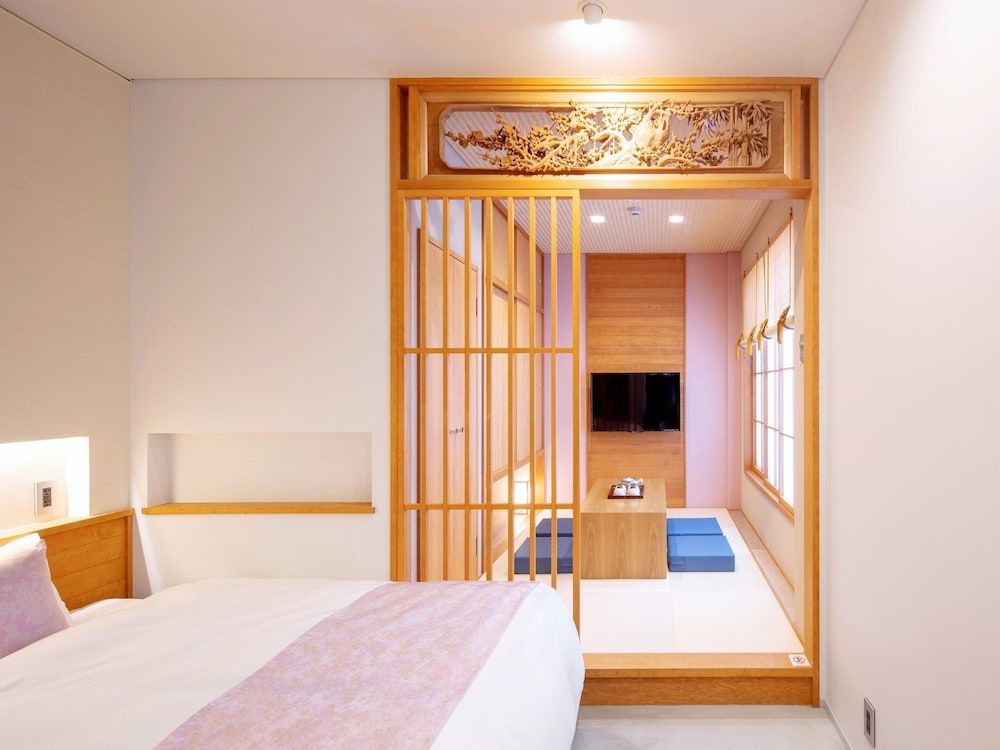 Tanakaya Kyotokarasuma Superior Twin Room (with Japanese Style Room) 7
