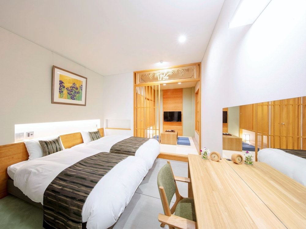 Tanakaya Kyotokarasuma Superior Twin Room (with Japanese Style Room) 5