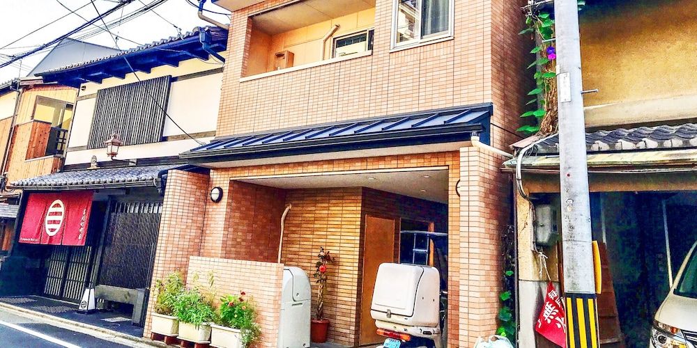 undefined Roanne Higashiyama 5