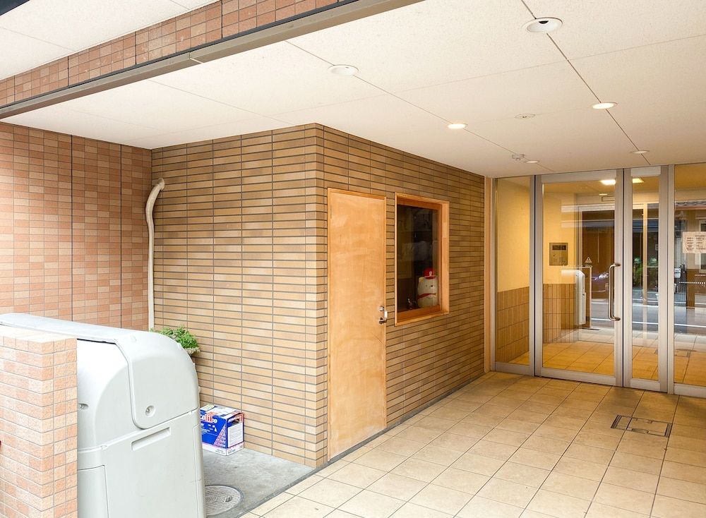 undefined Roanne Higashiyama 3