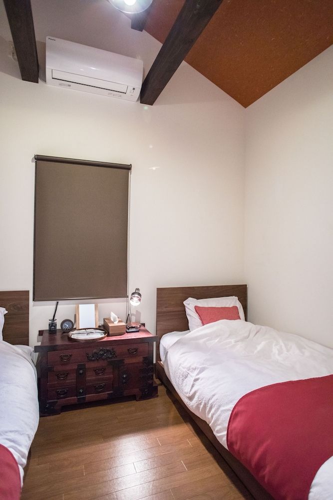 Nijojo Taiken Inn Twin Room 6