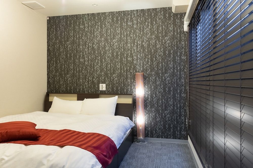 Room (502)