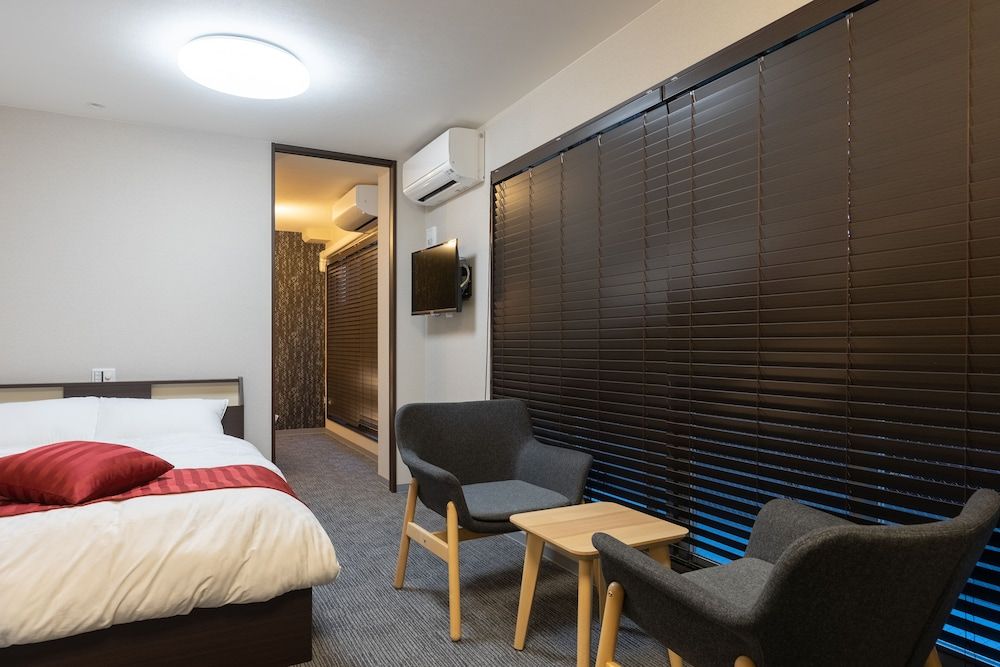 Room (502)