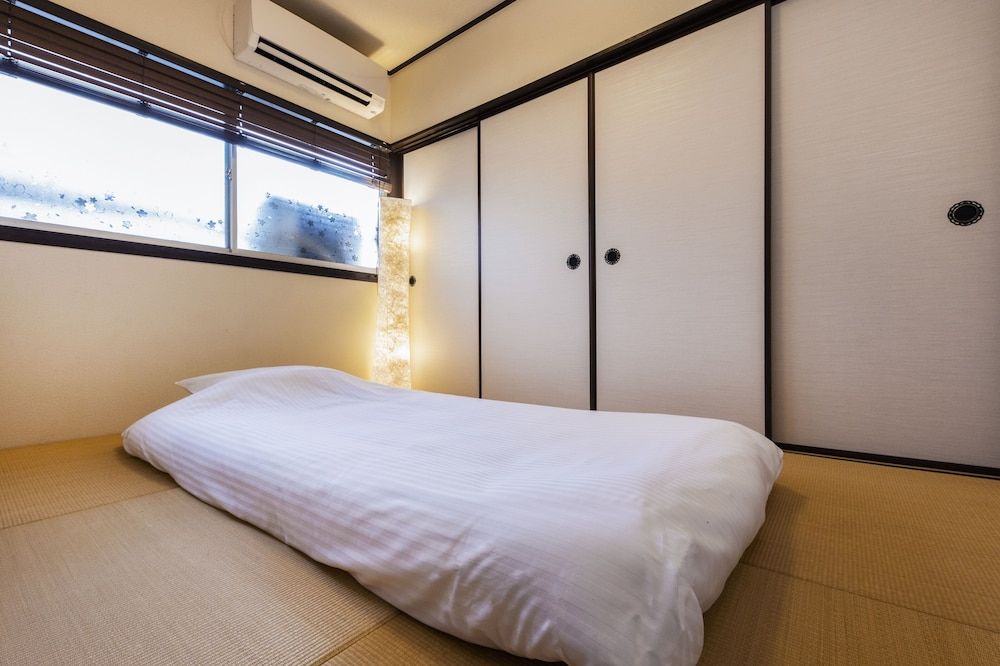 undefined Uguisuan 8