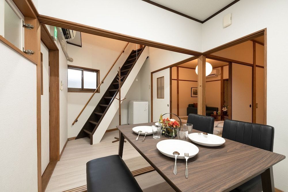 undefined Dongurian 8