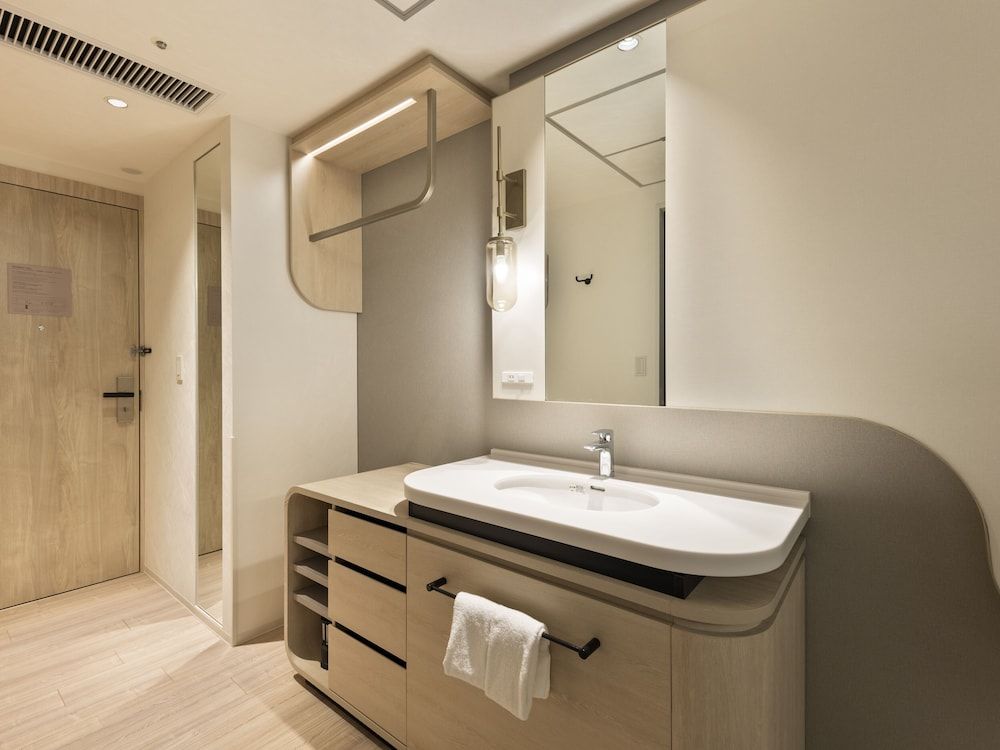 Mitsui Garden Hotel Yokohama MM Premier Deluxe , 2 beds (+ extra), Non Smoking 3