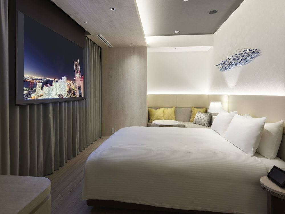 Deluxe , 1 bed Queen , with projector, Non Smoking