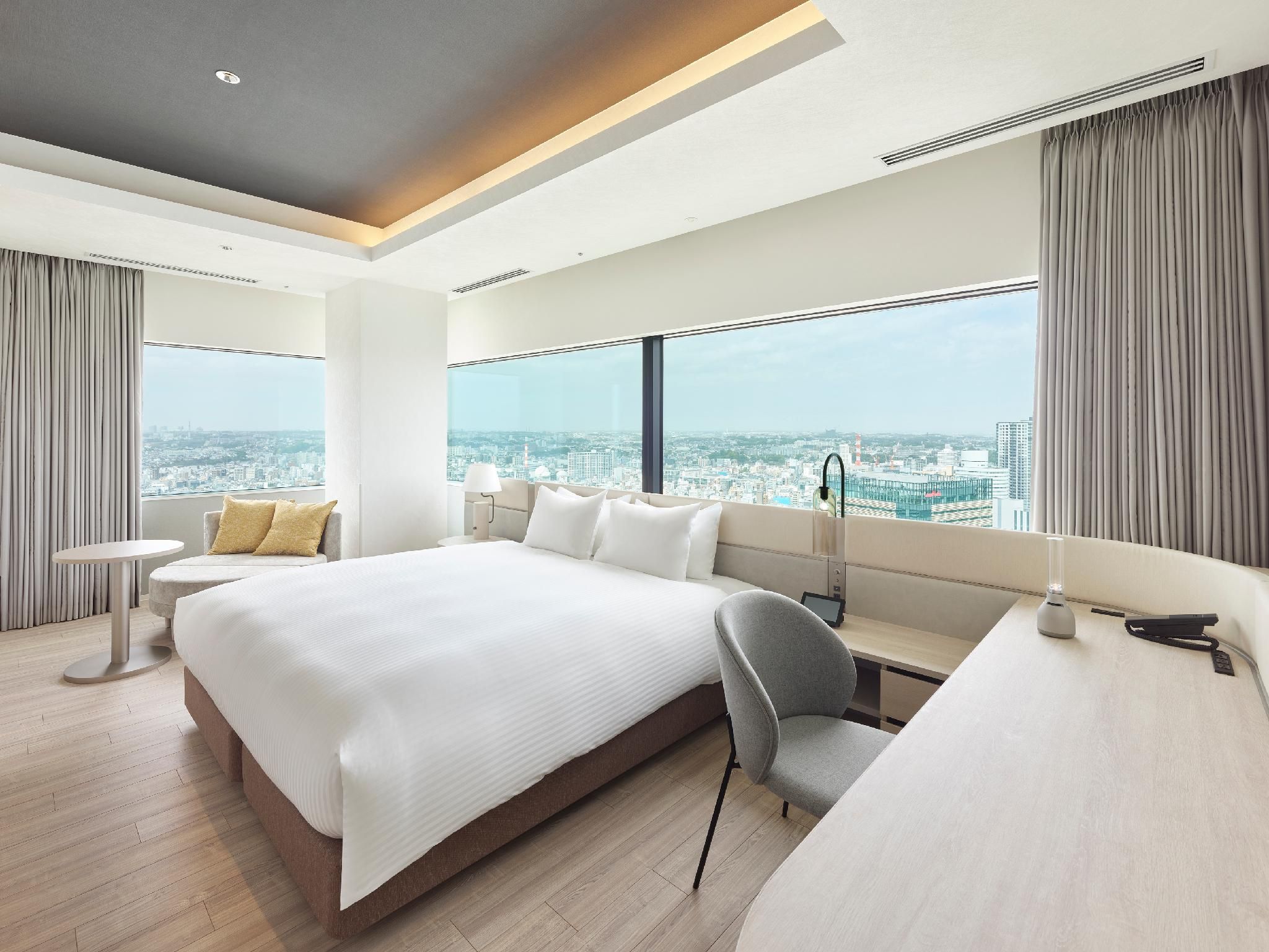 Deluxe - 1 King Bed, Corner Room